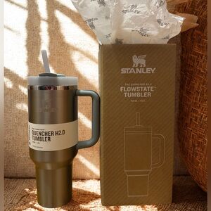 The Quencher H2.O Flowstate Tumbler 40oz in Stainless Steel Shale with Box